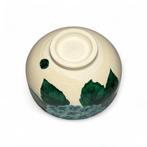 Masterful Kutani Hydrangea Tea Bowl par ne Sro - Là où la