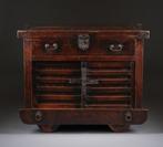 Kuruma’dansu () — coffre de rangement à roulettes - Bois,