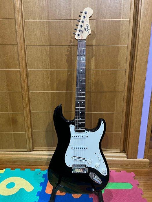 Squier - Stratocaster - - Elektrische gitaar - 2002, Muziek en Instrumenten, Snaarinstrumenten | Gitaren | Akoestisch