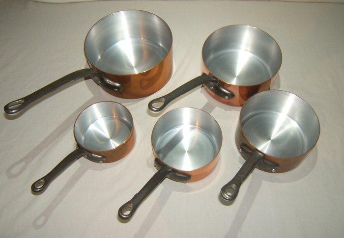 Een zeer degelijke set van 5 koperen Franse pannen, gewicht, Antiek en Kunst, Antiek | Keukengerei