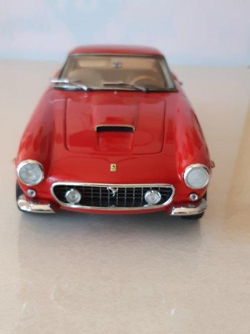 CMC 1:18 - Voiture de sport miniature - FERRARI 250 GT, Hobby en Vrije tijd, Modelauto's | 1:5 tot 1:12