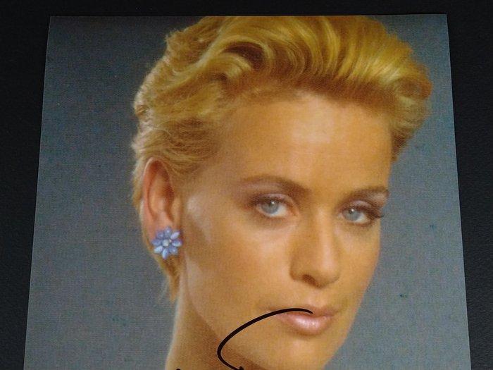 James Bond 007: Tomorrow Never Dies - Daphne Deckers Dame, Verzamelen, Film en Tv