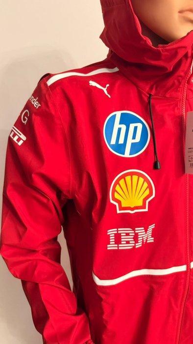 Ferrari - Formule 1 - Rain Jacket - 2025 - Teamkleding, Verzamelen, Automerken, Motoren en Formule 1