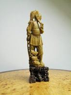 Oude visser met karper - Steen - China (Zonder Minimumprijs)