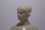 Statue, Vrouw - 25.5 cm - Faïence