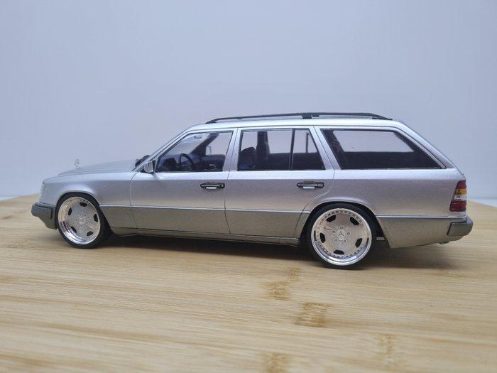 Triple9 Collection 1:18 - Modelauto - Mercedes E-Klasse S124, Hobby en Vrije tijd, Modelauto's | 1:5 tot 1:12