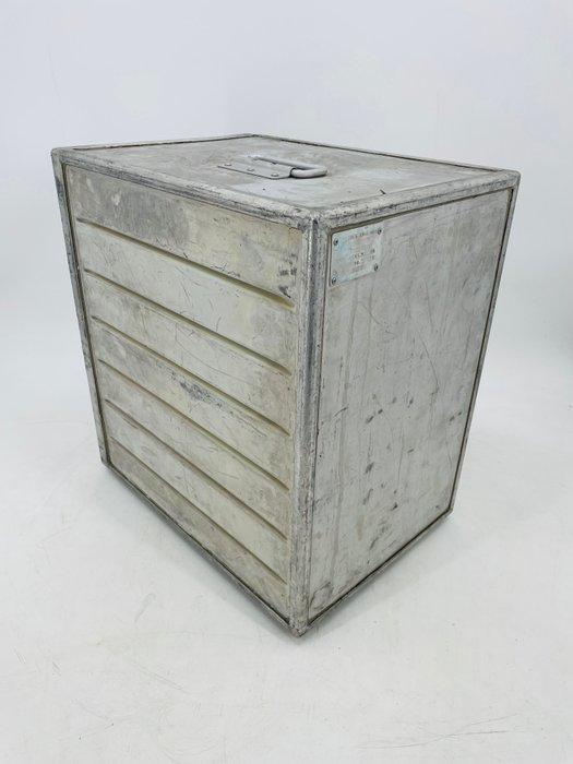 Driessen Aviation - TUI Group - Container - Thomason Fly, Antiek en Kunst, Antiek | Wandborden en Tegels