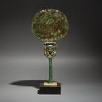 Oud-Egyptisch Brons Mooie Hathor gezichten Spiegel. Late