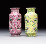 GEEN MINIMUMPRIJS - Paar antieke polychrome miniatuur vazen