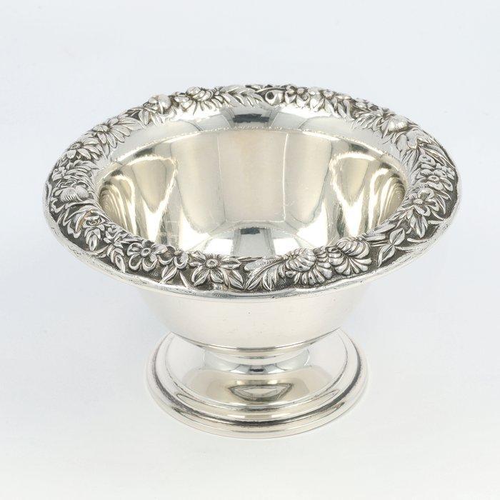 S. Kirk & Sons - Confiserie Tazza Repousse - Panier à, Antiek en Kunst, Antiek | Zilver en Goud