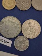 Wereldmunten en bankbiljetten met 8 zilveren munten en, Postzegels en Munten