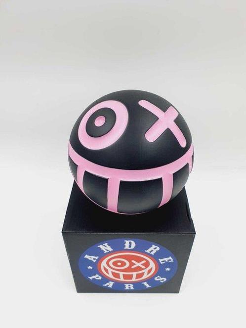 André Saraiva (1971) - NO RESERVE Andre Saraiva Mr. A Ball, Antiek en Kunst, Kunst | Designobjecten