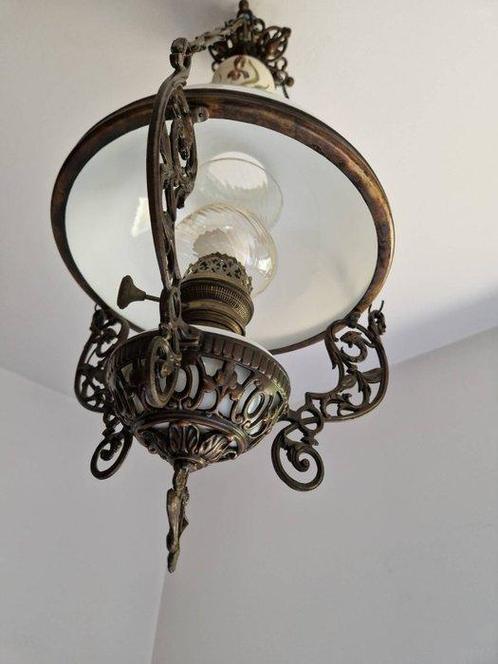 Plafondlamp - Gemolken glas - geëlektrificeerde olielamp, Antiek en Kunst, Curiosa en Brocante