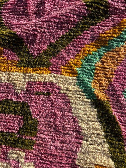 Moroccan Boujad Rug with Bold Central Medallion – Handwoven, Maison & Meubles, Ameublement | Tapis & Moquettes