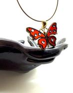 Hand gesneden barnsteenvlinder hanger in sterling zilver met, Verzamelen, Nieuw