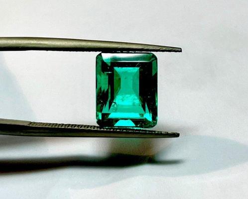 1 pcs  Groen Smaragd  - 4.15 ct - Gübelin Gem Lab, Handtassen en Accessoires, Edelstenen