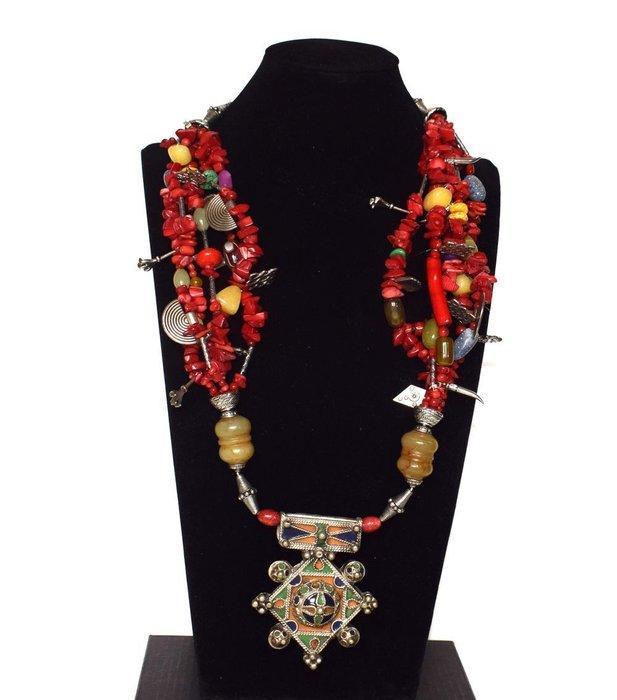 Collier kabyle berbère ancien de 70 cm, 305 g, corail,, Antiquités & Art, Art | Art non-occidental