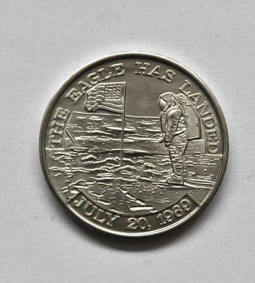 Le médaillon de la médaille volée contient du métal des, Antiek en Kunst, Antiek | Wandborden en Tegels