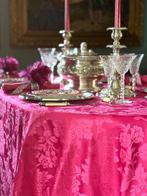 Dames damast tafelkleed in fuchsiaroze voor feesttafels, met