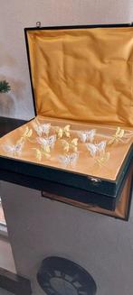 Servetring (12) - Vlinders en libellen - goudkleurig nikkel,, Antiek en Kunst