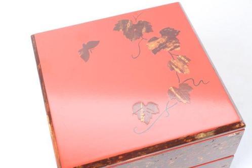 Een prachtige gelakte lunchbox met twee lagen die zowel, Antiek en Kunst, Antiek | Overige Antiek