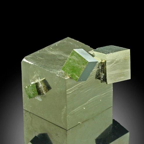 Haute qualité! Pyrite amas de cristaux - Hauteur : 4.5 cm -, Verzamelen, Mineralen en Fossielen