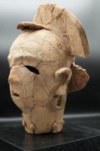 Tête Haniwa du Japon de la période Kofun en Terre Cuite vers
