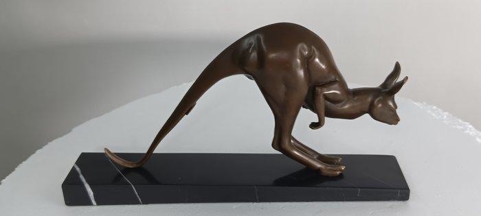 sculptuur, Brons kangoeroe in spinghouding. - 16 cm - brons, Antiek en Kunst, Kunst | Designobjecten
