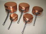 Een set van 5 zeer degelijke Franse pannen van gehamerd, Antiek en Kunst, Antiek | Keukengerei