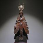 Égypte ancienne Bronze Déesse ailée Isis. 19,3 cm L. 664 -, Verzamelen