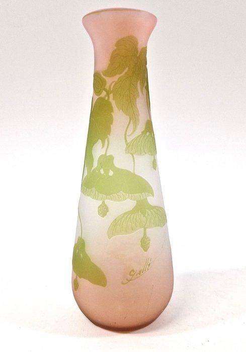 Emile Gallé - Vaas - Émile Gallé, hoge cameo-vaas Houblon,, Antiek en Kunst, Antiek | Glaswerk en Kristal