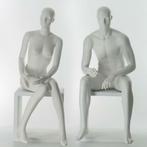 *TIP*  Set van twee zittende etalagepoppen van het merk gru, Ophalen of Verzenden