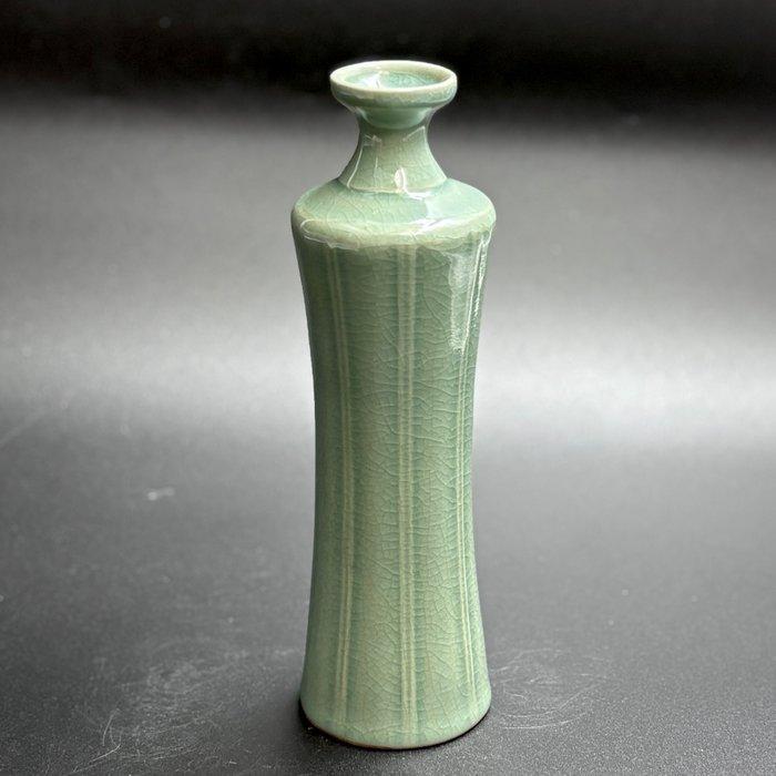 Vaas - Steengoed aardewerk met celadon glazuur, op de, Antiquités & Art, Antiquités | Autres Antiquités