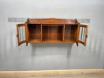 Charmante houten halkast met facetglas In de deurtjes -