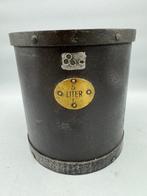 Antieke geijkte maatbeker – 5 liter – gietijzer met messing