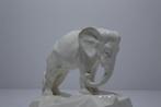 Statue, Olifant op rots - 15 cm - Faïence, Antiek en Kunst