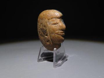 Maya Pierre Tête de statue. 300-600 après J.-C. 4 cm de