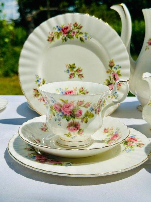 Royal Albert - Service à thé et café (39) - Unknown -, Antiek en Kunst, Antiek | Meubels | Tafels