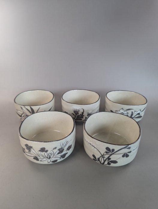 Japanese studio pottery bowl set (5) with original tomobako, Antiek en Kunst, Antiek | Overige Antiek
