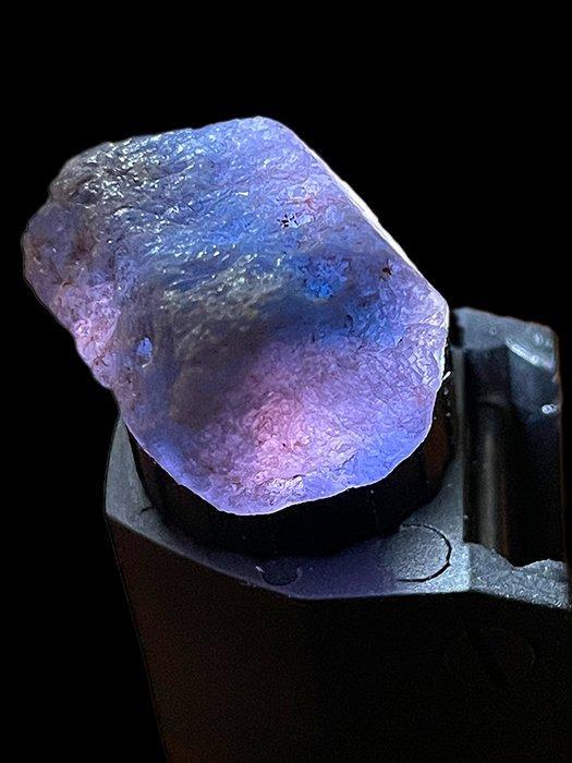 Saffier Uitzonderlijke echte blauwe/paarse saffier! 100%, Verzamelen, Mineralen en Fossielen