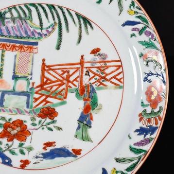 Assiette - Rare assiette en porcelaine aux émaux de la