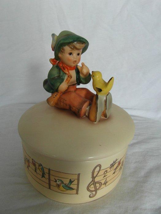Goebel - Beeldje - Goebel Hummel IV/63 Singing Lesson Candy, Antiek en Kunst, Curiosa en Brocante