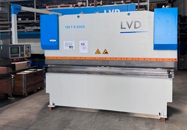 Kantbank / Plooibank LVD 135 T X 3000, Zakelijke goederen, Machines en Bouw | Metaalbewerking