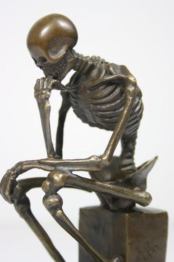 sculptuur, THINKING GOTHIC SKELETON - 15 cm - Gepatineerd, Antiek en Kunst