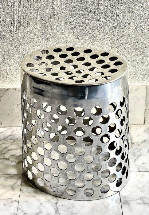 Poliform - Paola Navone - Bijzettafel - Kaas - Aluminium -, Antiek en Kunst, Antiek | Meubels | Stoelen en Sofa's