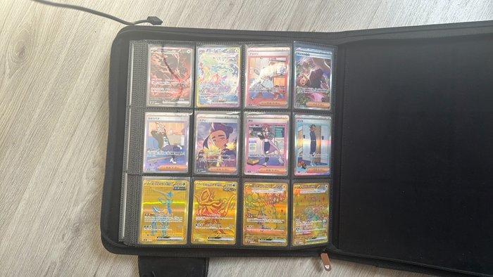 Pokémon - 1 Compleet album - Scarlet & Violet - Terastal, Hobby en Vrije tijd, Verzamelkaartspellen | Pokémon