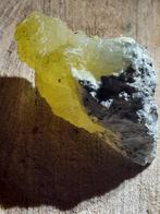 Very beautiful decorative cluster with mainly yellow brucite, Verzamelen, Mineralen en Fossielen, Verzenden