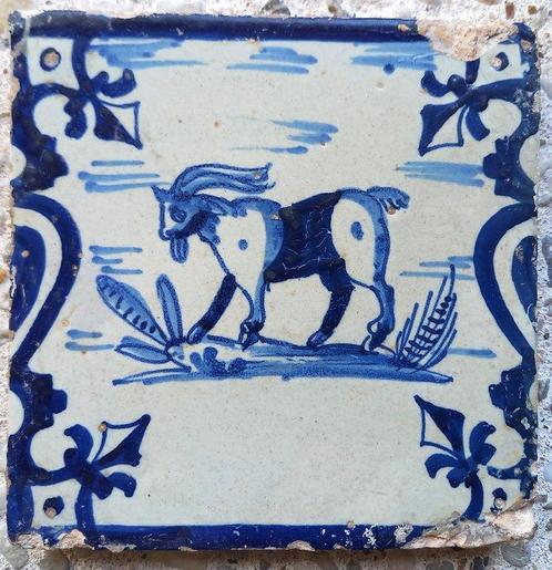Tegel - Antieke Delftsblauwe tegel met bok. - 1600-1650, Antiek en Kunst, Antiek | Glaswerk en Kristal