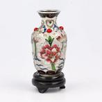 Cloisonne vaas - Miniatuur figuur - Verzilverd, Emaille, Antiek en Kunst
