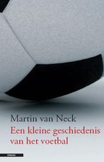 Een kleine geschiedenis van het voetballen 9789045013022, Verzenden, Martin van Neck